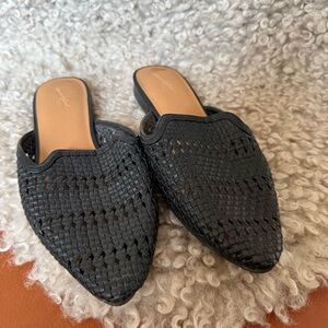Universal Thread Black Woven Mules